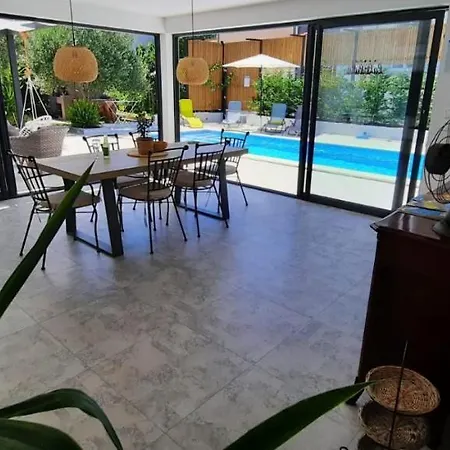 Lana Apartment *