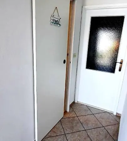 Lana Apartment *